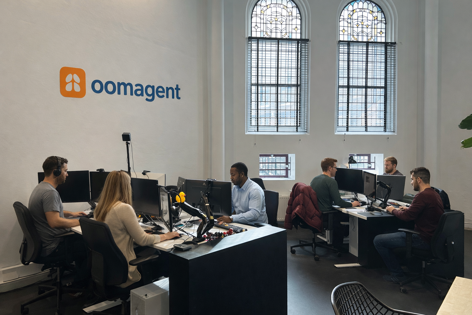 Kantoorfoto van het OomAgent-team in een werkruimte.